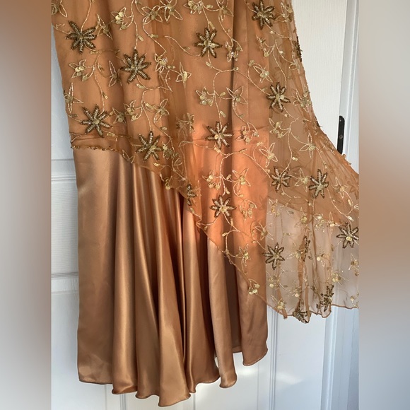 Formal dress 100% silk and handmade embroidery. - Picture 6 of 16